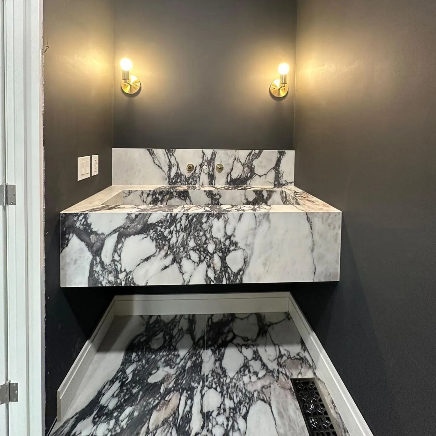 Calacatta Viola Black Bathroom