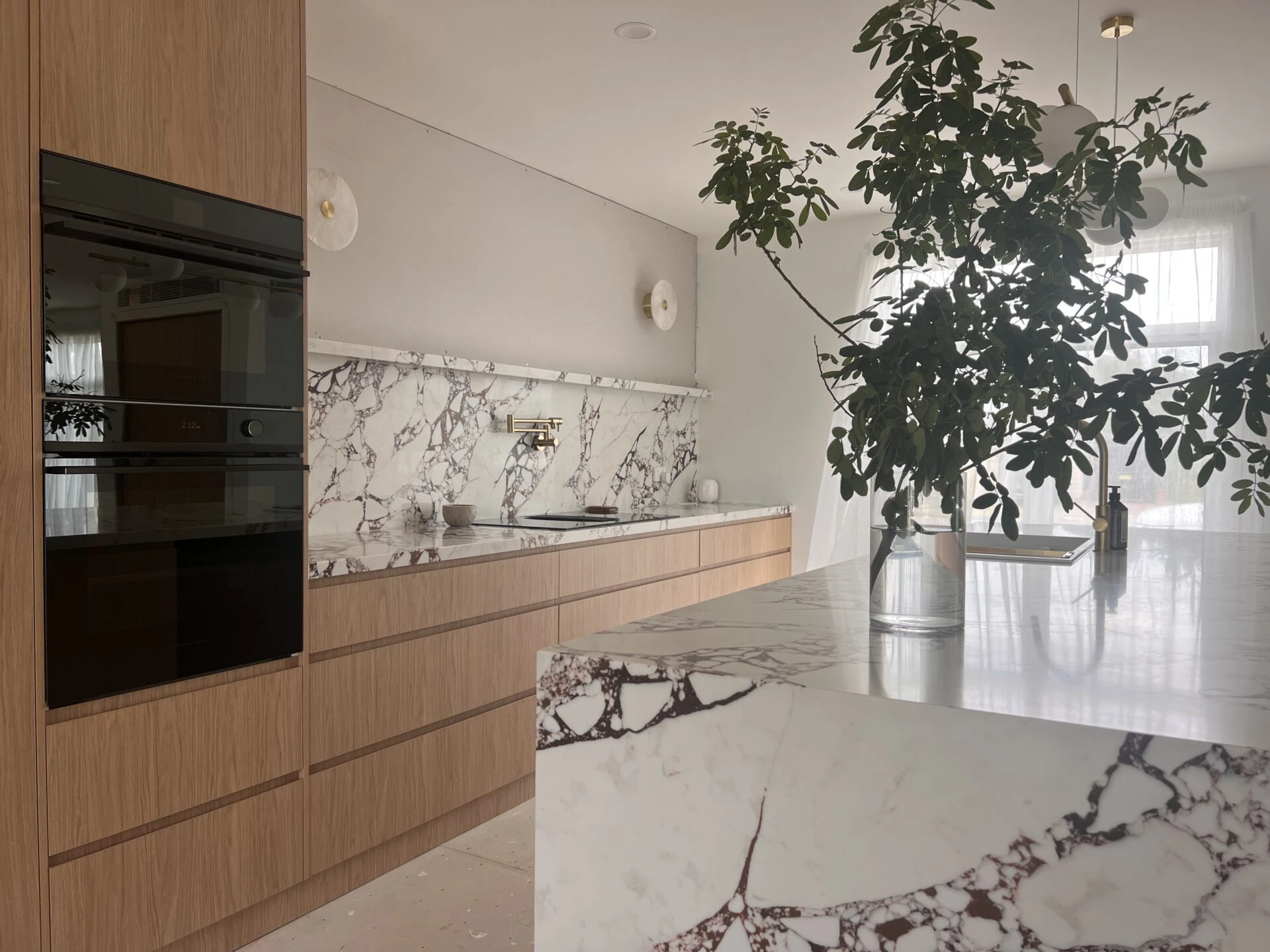 Viola Rosse Kitchen