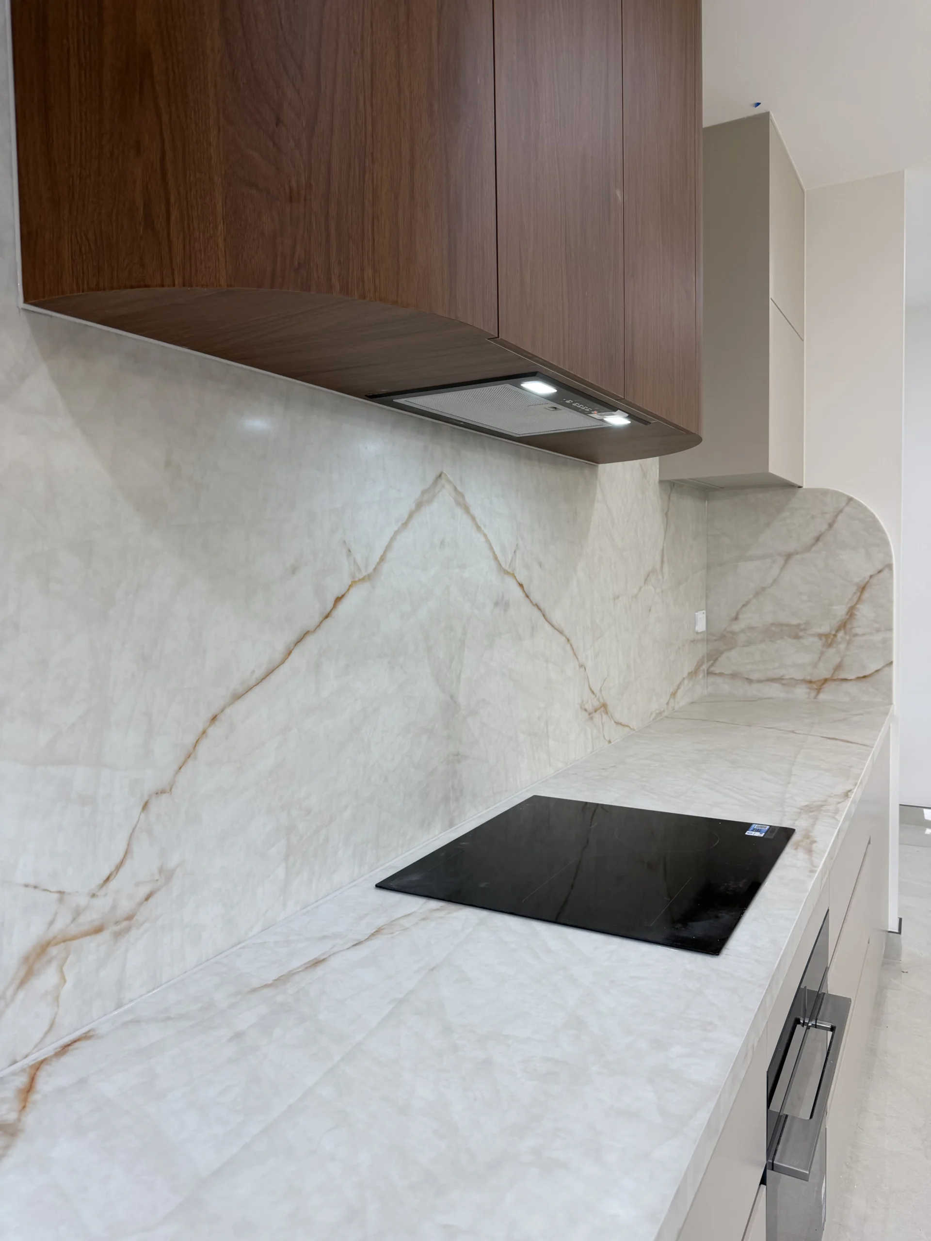 Aurora Luna cooktop