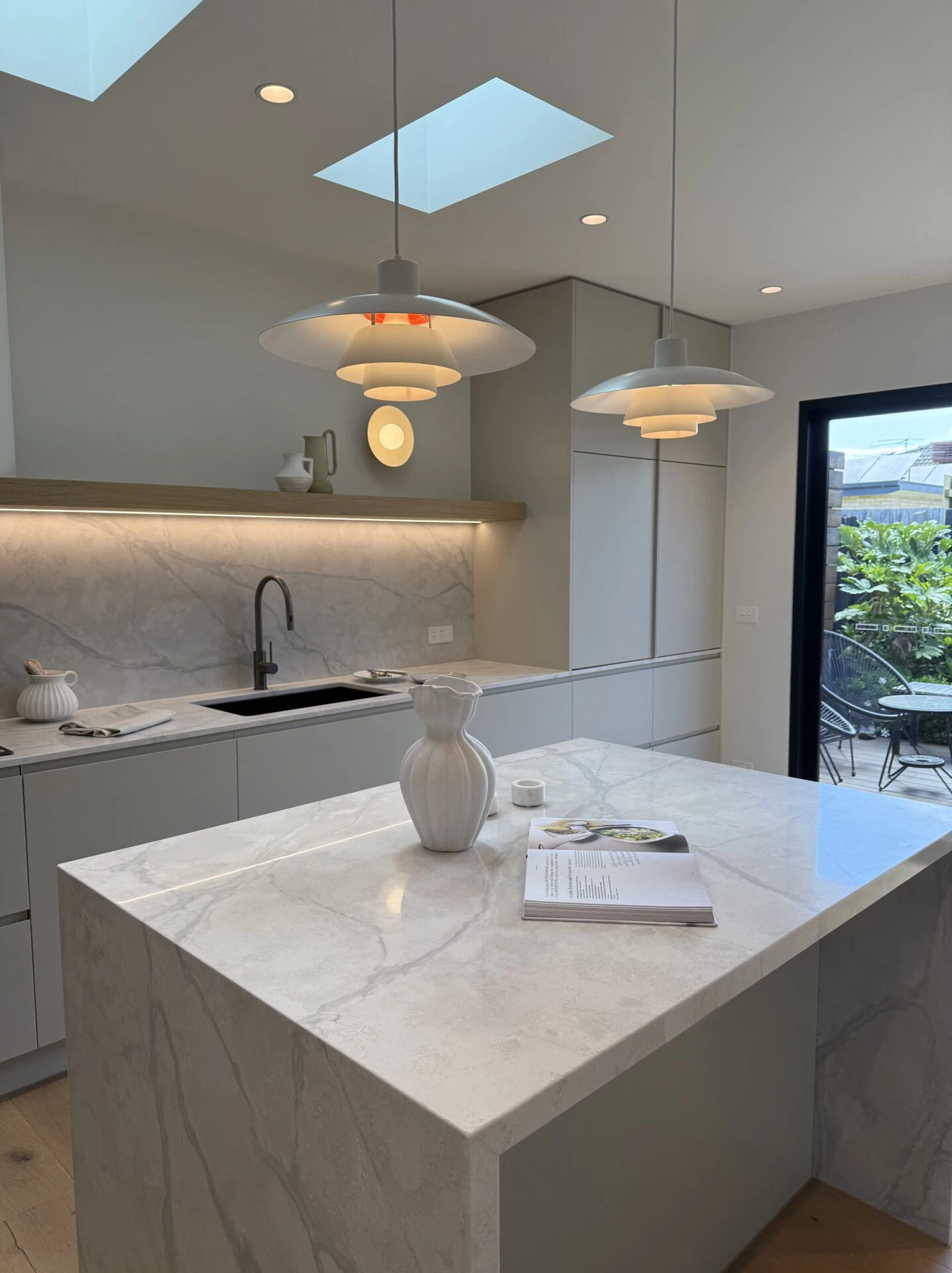 Bianco Perla Island 1