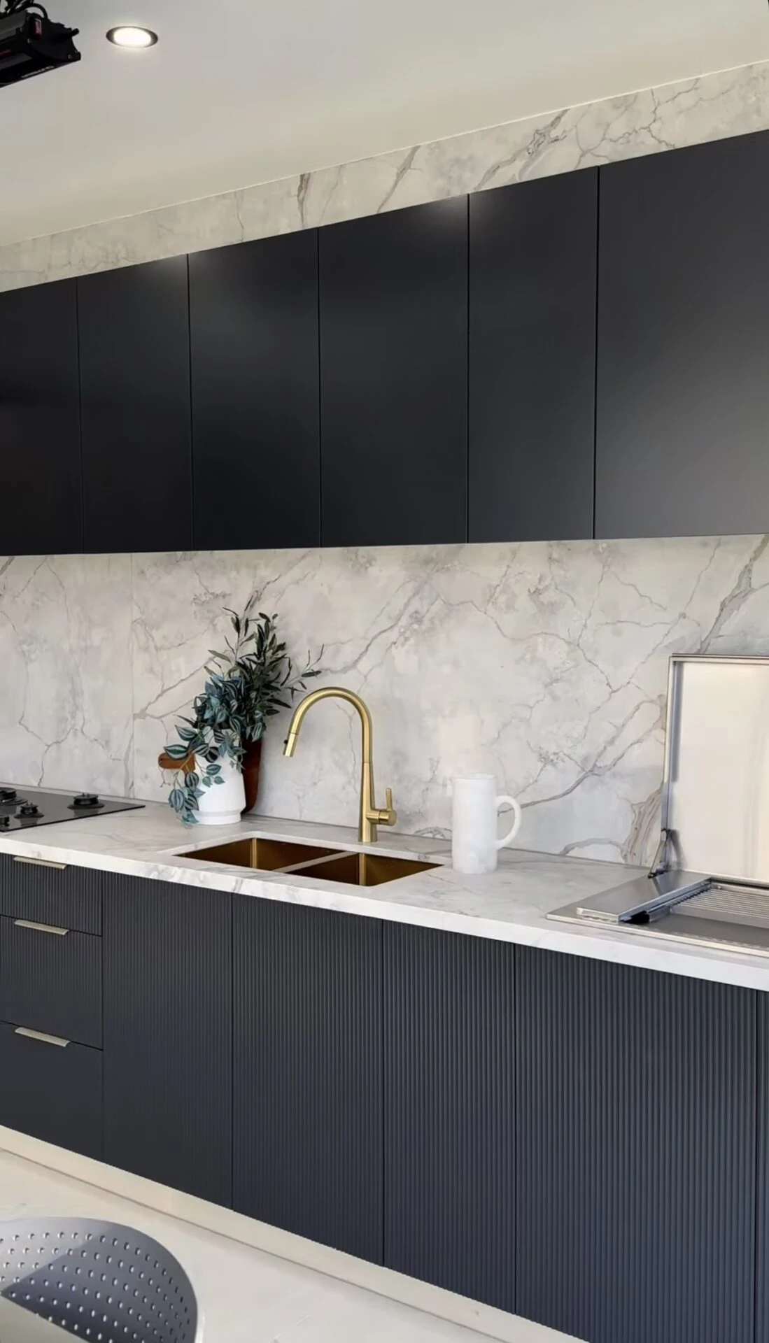 Empira Gold Kitchen 1